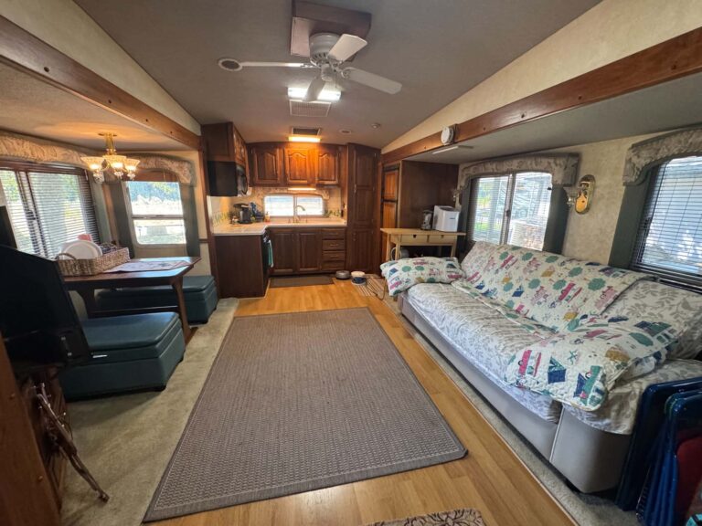 Lot 26 on 1 Pic 3